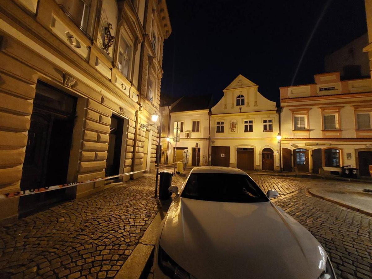Apartman V Centru Na Velkem Namesti Hradec Králové Exterior foto